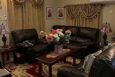 Luxury Manor 2 Bedroom /1 Bathroom House w/electric fireplace,