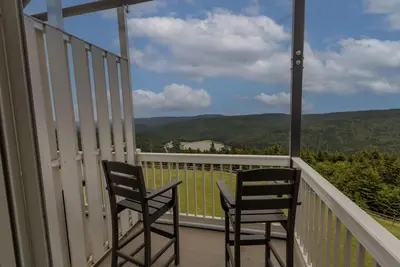 Image de Ml 376: Slopeside Ski Escape | Wake to Stunning Sunrise Mountain Views