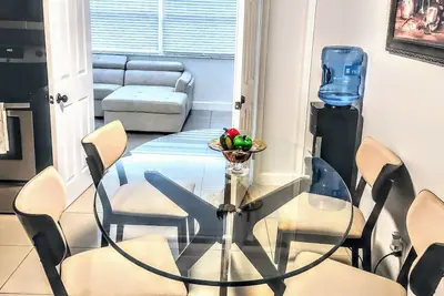 Image de cozy and private home only 5 minutes from downtown