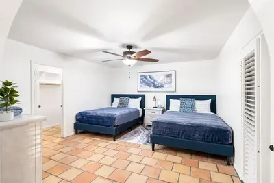 4br Scottsdale Sanctuary! Heated Pool, Ping Pong, Fire Pit, & Gardens