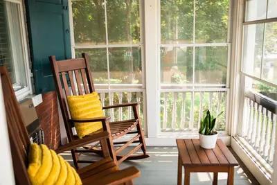 Image de Historical, victorian house  minutes from the train station.