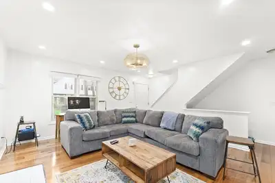 Image de Spacious 2 bedroom condo with finished basement