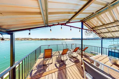 Image de Modern lakefront beauty with grill house, private dock, slip & boat launch