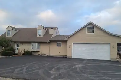 Image de Modern, Beautiful canal front home!