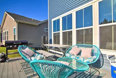 Image de Modern Lewes Home w/ Deck, Grill + Pond View!