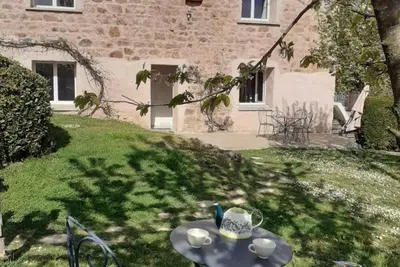 Gîte de charme avec jardin, terrasse et poêle à bois en pleine nature