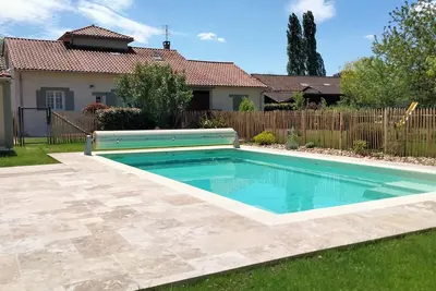 Image de Le Chant des Oiseaux : Piscine Privée, Wifi, Animaux Bienvenus, Jardin