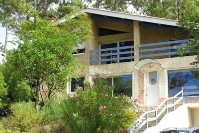 Image de villa 5 chambres 200 m lac et à 5 mn océan
