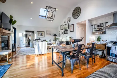 Image de Coastal Escape: Modern 3-Bed Cottage, Minutes from Town and Beach