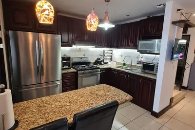 Image de 3 bedroom house in condominium