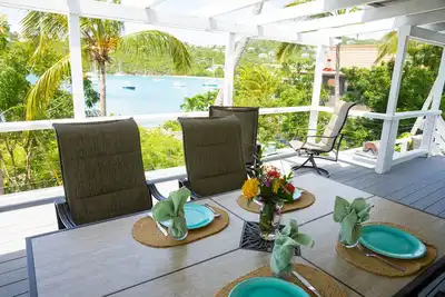 Water access to Great Cruz Bay with pool! No power outages!