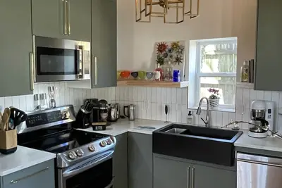 Image de Arthouse- Bishop Arts - Beautiful house in historical Winnetka neighborhood.