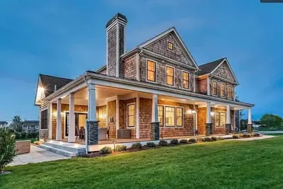 Image de Large and Private Custom Home near Beaches!
