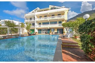 Large Holiday House with private pool