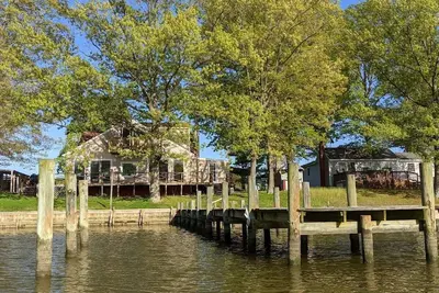 Image de Amazing Sunsets in Jackson Creek Waterfront Home