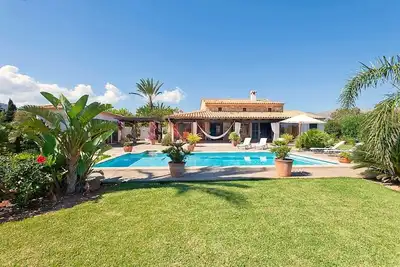 Image de Spacious Country House - A/C, Private Pool, Extensive Gardens close to Pollensa & Port de Pollensa!