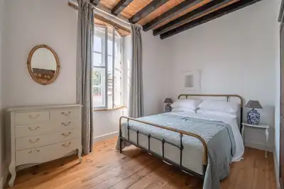 Image de Light and airy 4 bed village house with games room, close to swimming lakes.