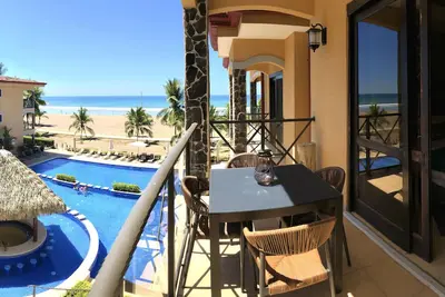 Image de Beachfront dream apartment, recently remodeled