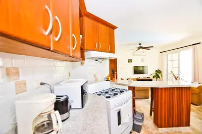 Image de Comfortable 2 Bdrm 2nd level condo near the beach, and all ammenities