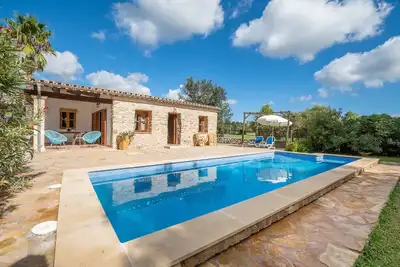 Villa 'Finca Marina Pollença' avec vue sur la montagne, piscine privée et Wi-Fi