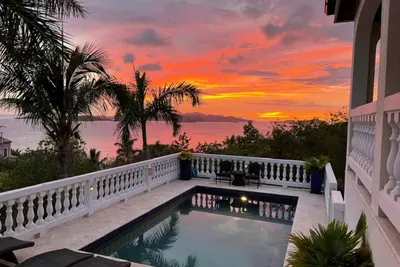 Image de Sea Palms 3 bed 3 1/2 bath. Private pool. 5 min. to Cruz Bay. Sunset views! ! !