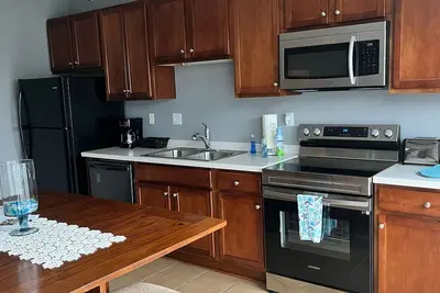Image de Entire spacious condo on the Water
