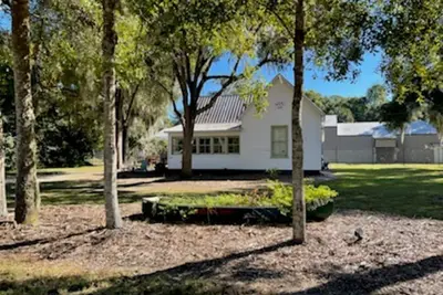 Image de Charming 1930's house only a few blocks from the St. Johns River!