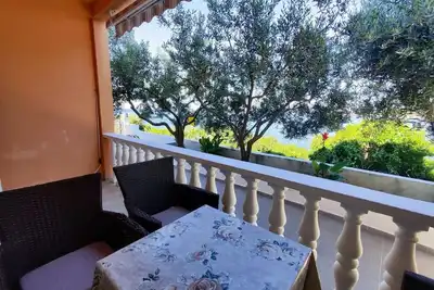 Image de Appartement de vacances pour 2 personnes  + 2 enfants env. 45 qmà Sevid, Dalmatie (Centre de la Dalmatie)