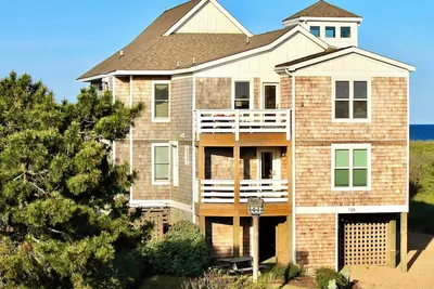 Ocean Front, Elevator, Hot Tub, Gourmet Kitchen, Amazing Views, Linens & Towels
