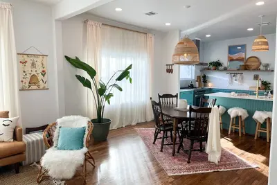 Image de Bungalow walking distance to Norman's downtown Main Street