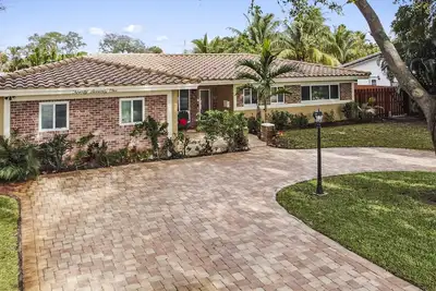 Image de Luxury Home / Heated Pool, Close to Everything!