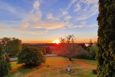 Image de Cozy Sunset Cottage Overlooking Rice Lake