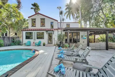 Image de Spanish 5 Bedroom Pool House Minutes to the Beach