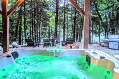Image de Cedar🏡 Waterfront💦 Hot tub🔥 Pool🎱 Privacy 🕵️