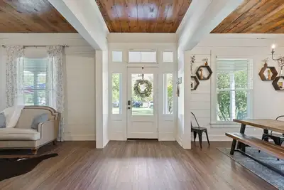 Image de 1940's Shiplap Charmer Close to Downtown Waco! Pet Friendly!