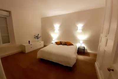 Image de Appartement calme hypercentre avec garage fermé en bas de la maison