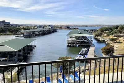 Image de \"Honey's Place\" Waterfront Condo