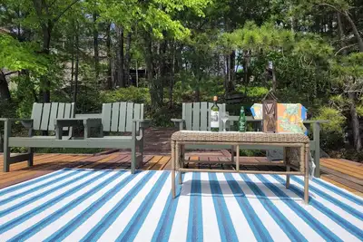 Image de Unique Little Island Cottage Getaway with Stunning Views.