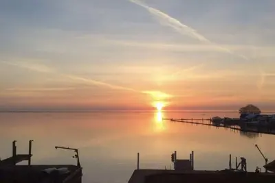 Image de Welcome Lake Lovers, Beautiful Waterfront Home!