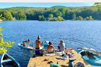 Image de Camden cottage with float on water