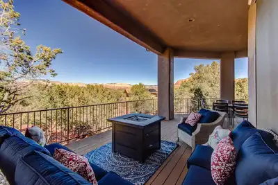Image de Relax in luxury at Sedona Illuminated, a 4-bedroom retreat in West Sedona.