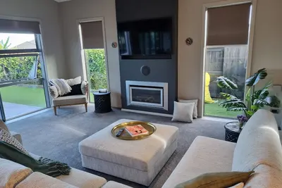 Image de Modern, newly furnished house, with own putting green.