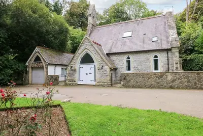 Image de Oystermouth Chapel, pet friendly, with a garden in Newton, Swansea