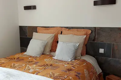 Image de Double-studio Cocoon, plain-pied en Normandie. Grand Confort, Wi-Fi, salon