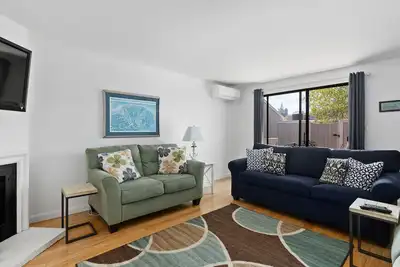 Image de Unit 125 Poolside 3bd--Private Balcony, Association Beach & Pool