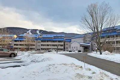 Image de Kitchen, Ac, deck, mountain view, pool, ski shuttle. Lc213 by Lrs