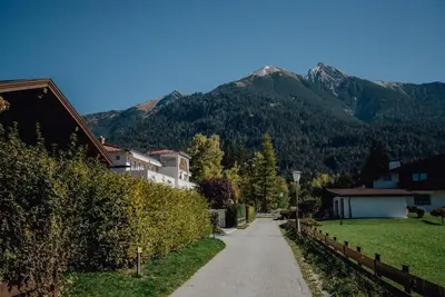 Image de Offers space for up to 8 people Chalet Solymont by MoniCare in a quiet and sunny location