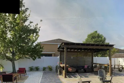 Image de \"Luxury Pergola Oasis with Hot Tub\"