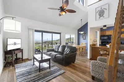 Updated, Gorgeous Views, Large Deck, Top Floor