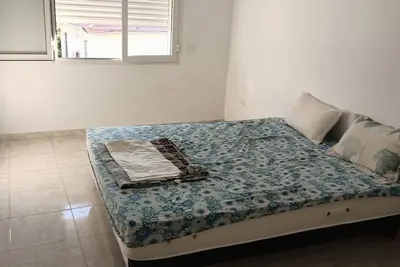 Image de Bel appartement neuf. Tunis 10 minutes à pied du Cv Arrêt métro à 300 m. calme.